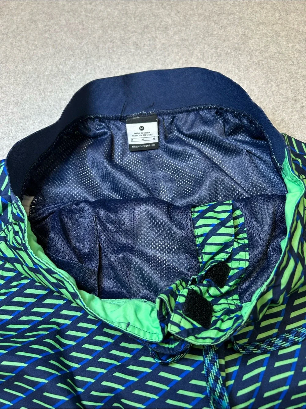 Nike Men’s Green and Navy Diagonal Stripe Swim Trunks Medium